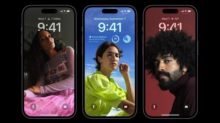 iPhone 16 display brightness and viewing angles quality test outdoor