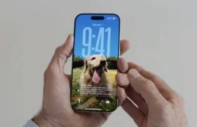 iPhone 15 Pro display outdoor visibility and peak brightness test in direct sunlight