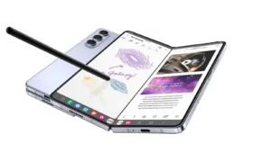Samsung Galaxy Z Fold 5 main display outdoor brightness and crease visibility test