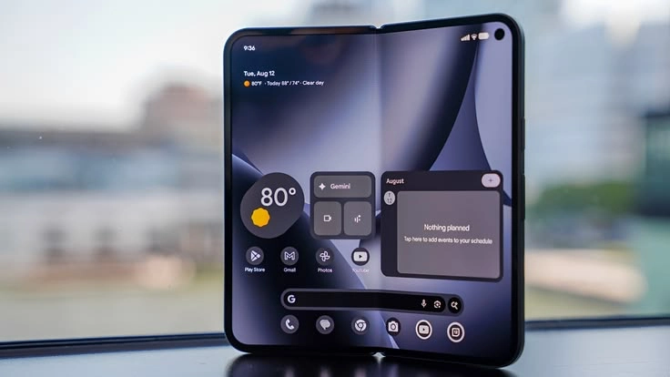 Google Pixel 10 Pro Fold internal folding display outdoor brightness and crease visibility test