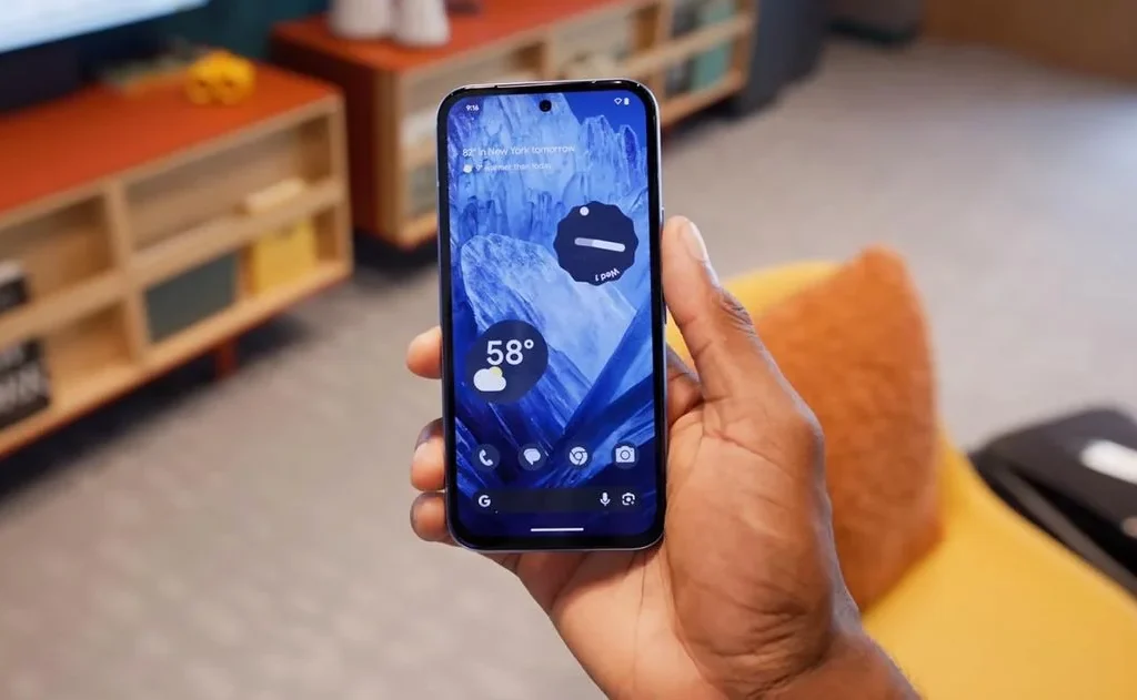 Google Pixel 8a display outdoor brightness and viewing angles test