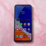 Samsung Galaxy A14 smartphone screen brightness and display outdoor test