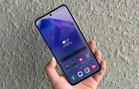 Samsung Galaxy A55 Super AMOLED display outdoor brightness test under sunlight