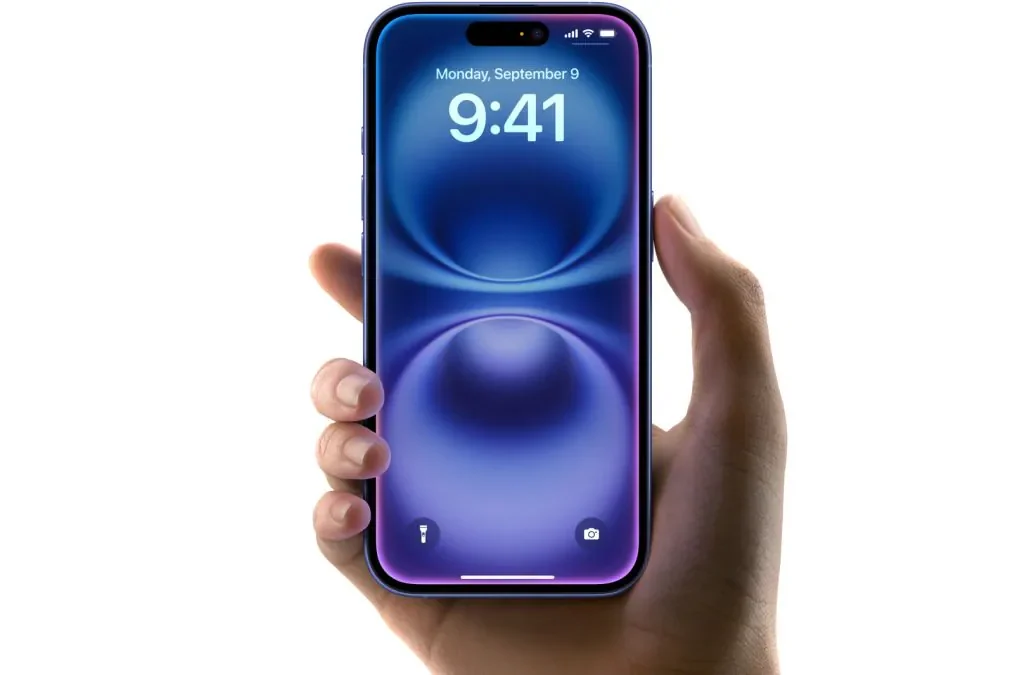 iPhone 17 outdoor display brightness and viewing angles test