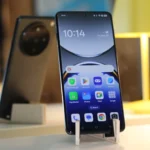 oppo find x8 pro display brightness and viewing angle test outdoors