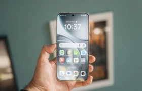 Oppo Find X9 Pro Display tested outdoors under direct sunlight