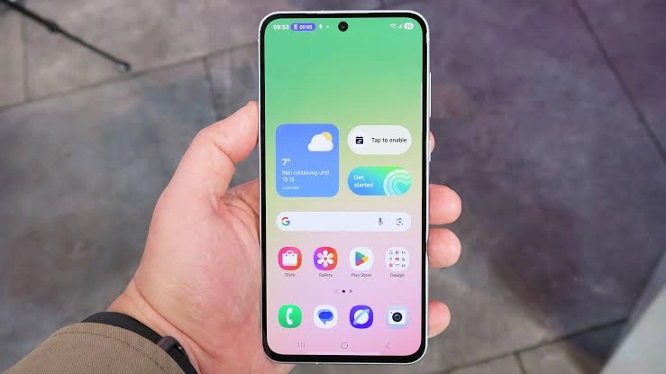 Samsung Galaxy A56 outdoor display brightness and viewing angles test
