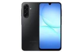 Samsung Galaxy M17 display testing under direct sunlight showing brightness levels