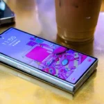 Samsung Galaxy Z Fold 6 outdoor display brightness and crease test under direct sunlight