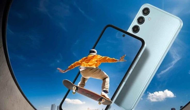 Samsung Galaxy M36 Super AMOLED display outdoor visibility and brightness test sample