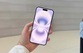 iPhone 17 Air display visibility and brightness test under direct sunlight