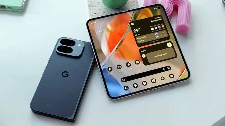 Google Pixel 9 Pro Fold review display and hinge test