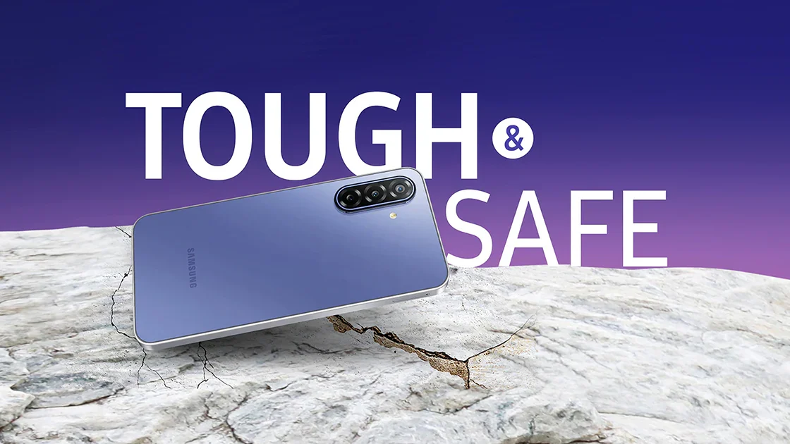 Samsung F17 Review testing device build quality and screen