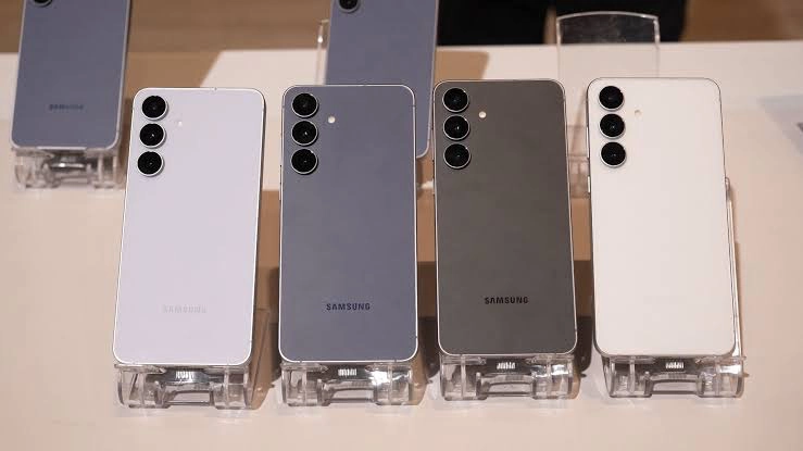 Detailed Samsung Galaxy S25 FE Review showing durability and display testing