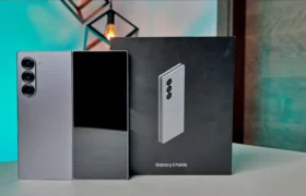 Samsung Galaxy Z Fold 6 Review showing the inner foldable display and flat hinge design