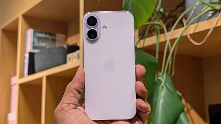 Apple iPhone 17 review displaying design and camera layout