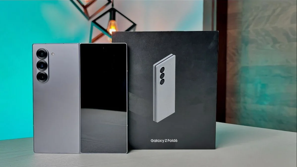 Samsung Galaxy Z Fold 6 Review showing the inner foldable display and flat hinge design