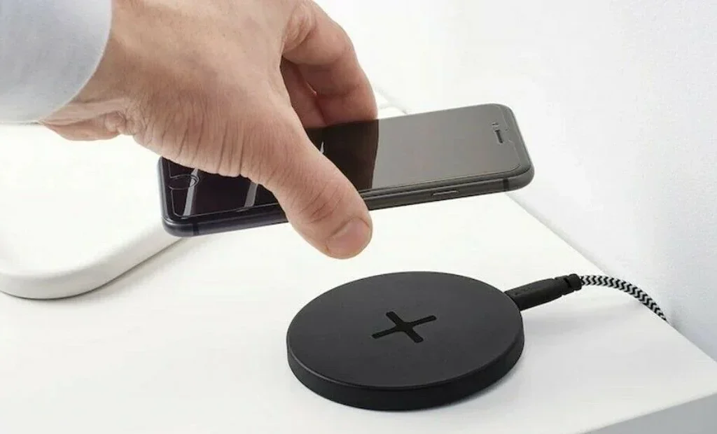 Wireless Charging pad heating test on smartphone