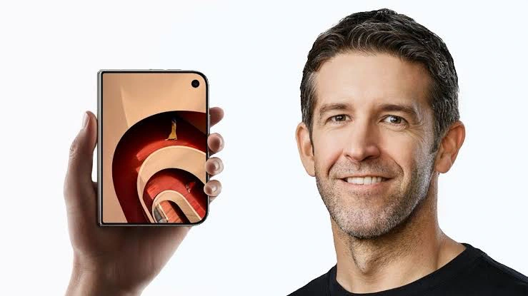 iPhone Duo foldable design displaying the crease-free dual screen hinge