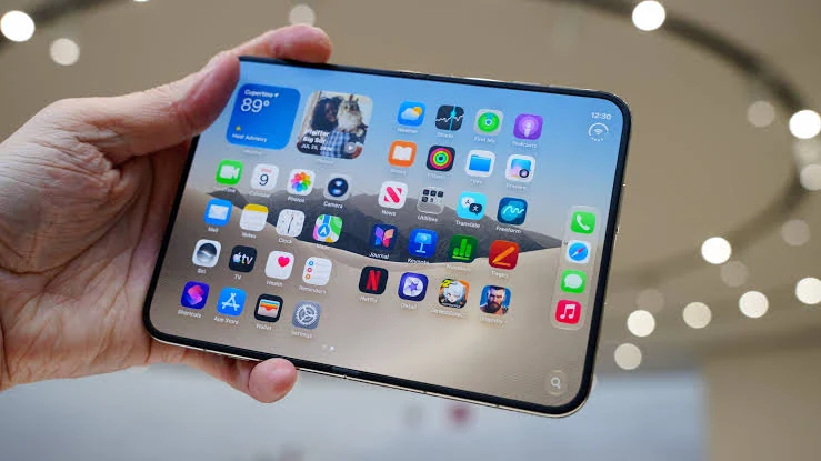iPhone Duo software display limits compared side by side with Samsung Galaxy Z Fold 8