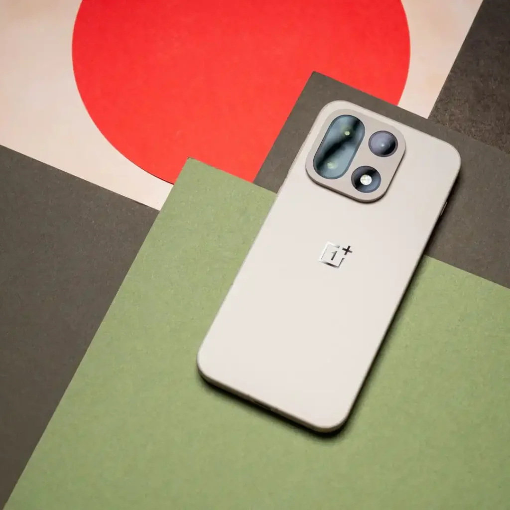 OnePlus 15 Android 17 update running on flagship smartphone display