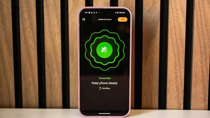 Pixel 9 Satellite SOS interface sending emergency coordinates