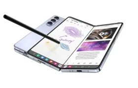 Samsung Galaxy Z Fold 5 main display outdoor brightness and crease visibility test